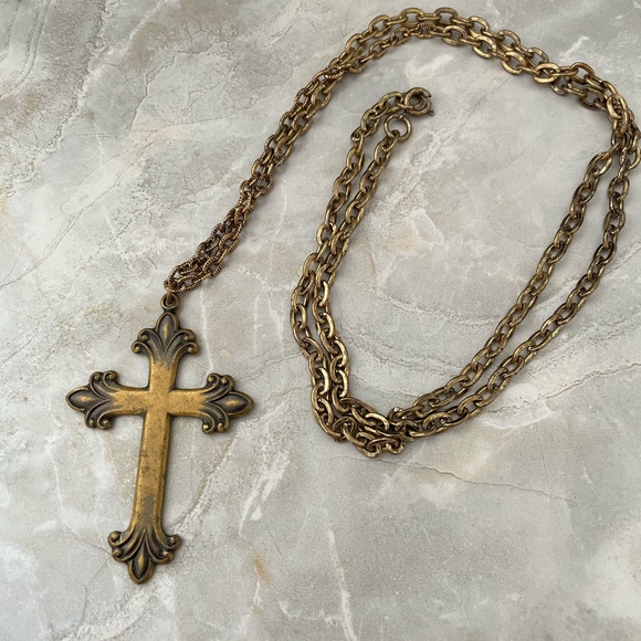 Vintage copper budded cross pendant on a gold tone chain. 17 inches long. - Picture 5 of 8